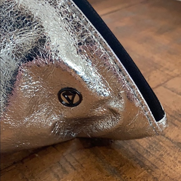 LAST ONE:  Lululemon Luminous Travel Kit. - Picture 8 of 10